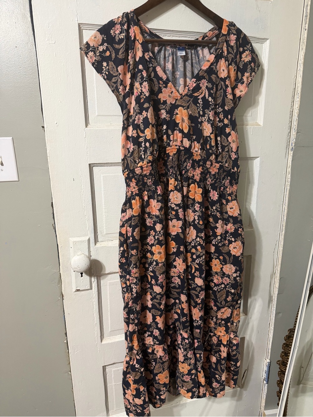 Old Navy Floral Maxi Dress Size XL Like New with pockets